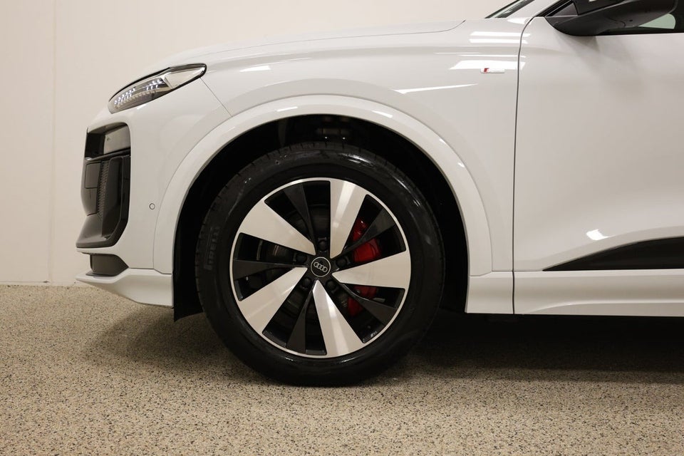 Audi Q6 e-tron S-line quattro 5d