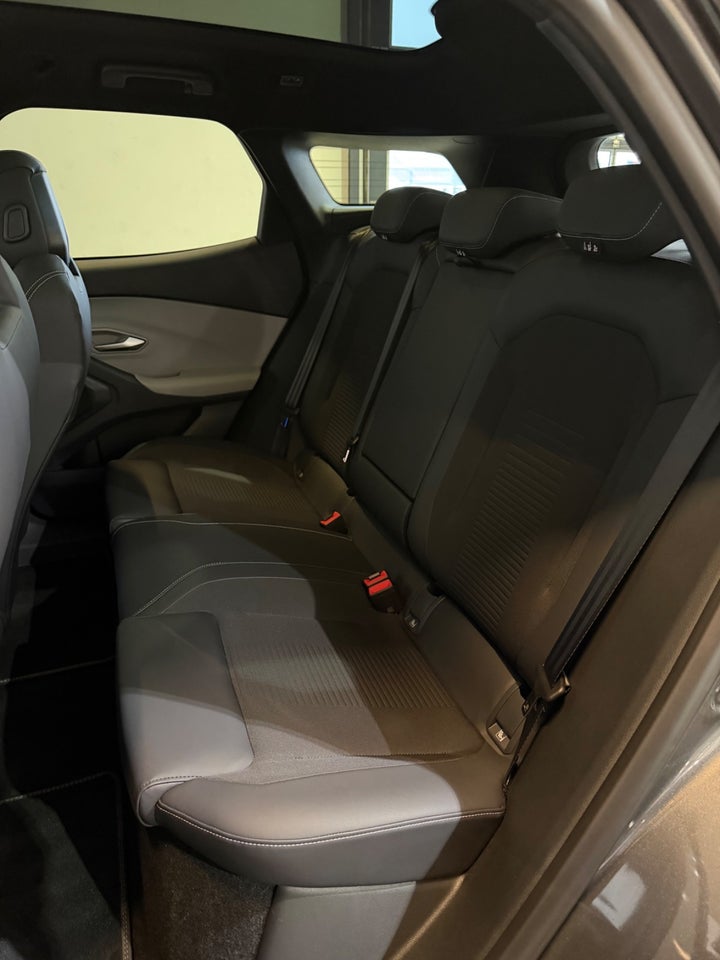 Ford Explorer 79 Premium Extended Range AWD 5d