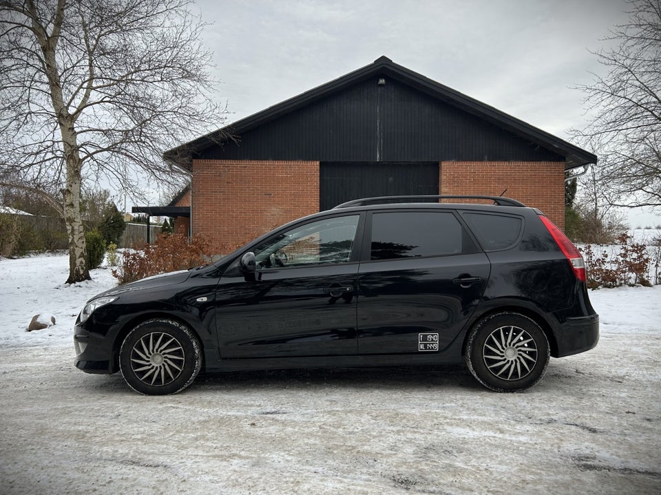 Hyundai i30 1,6 CRDi 128 Comfort CW aut. Van 5d