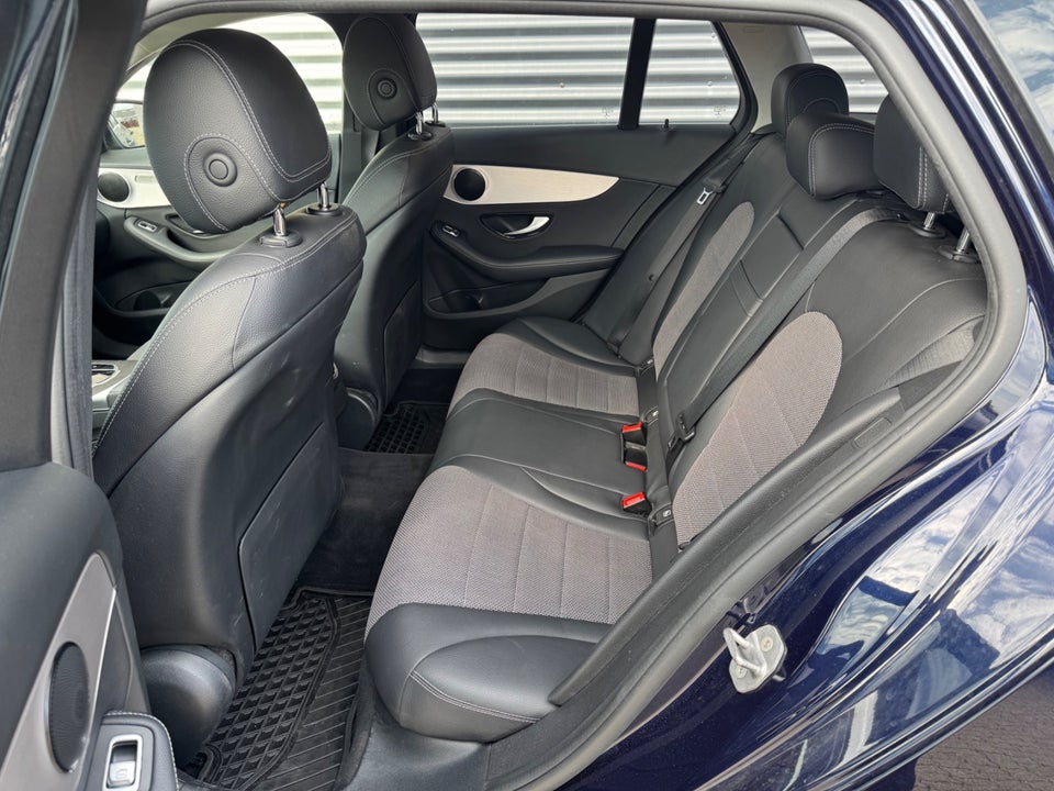 Mercedes C300 de 2,0 Advantage stc. aut. 5d