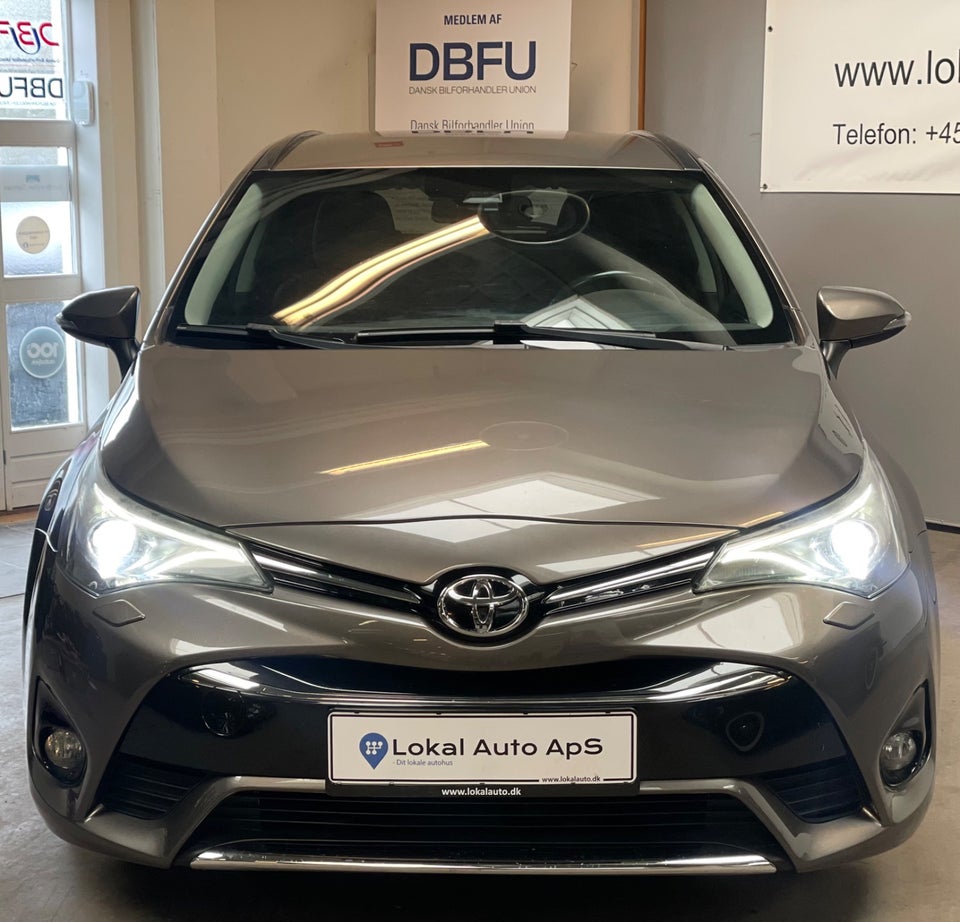 Toyota Avensis 1,8 VVT-i T2 Premium Touring Sports 5d