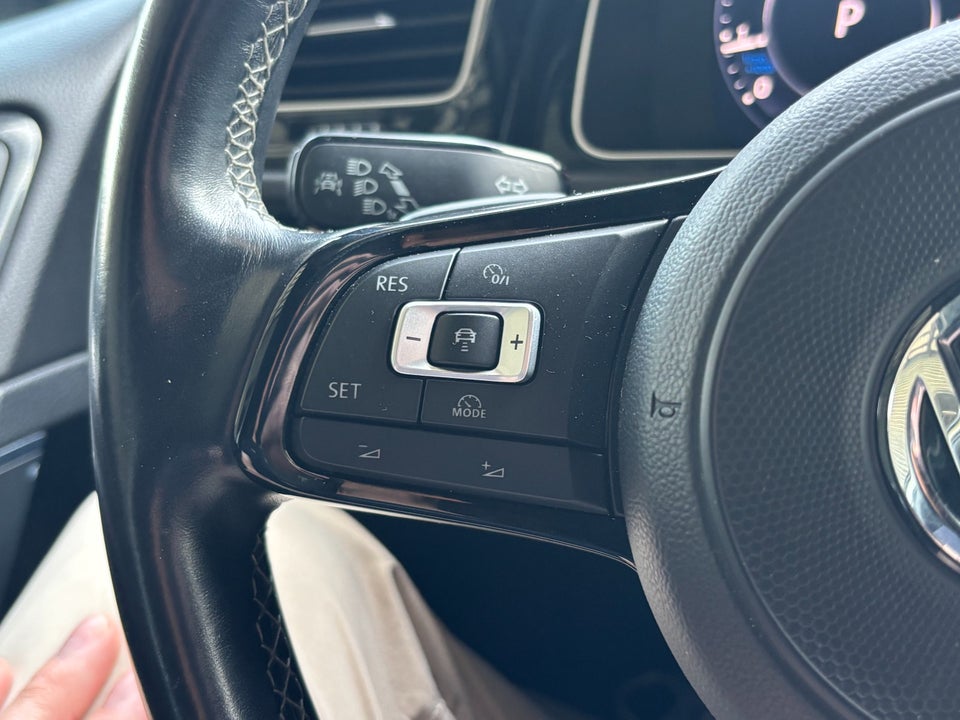 VW Golf VII 2,0 R DSG 4Motion 5d