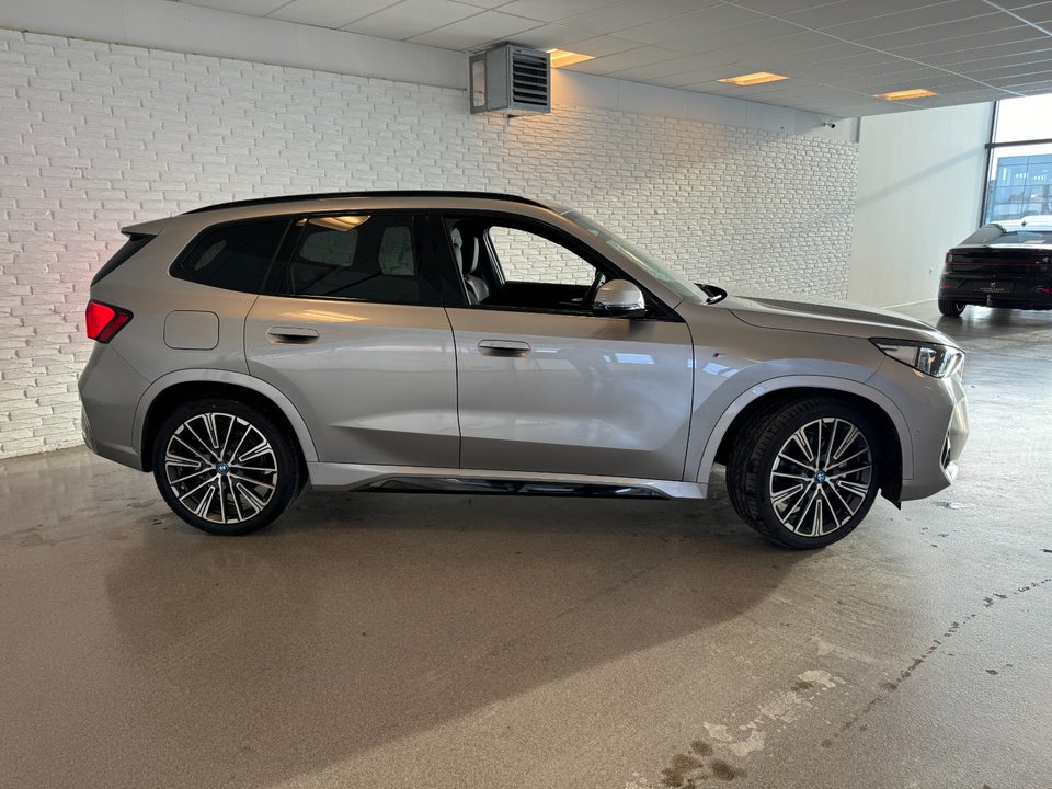 BMW iX1 xDrive30 Fully Charged M-Sport 5d