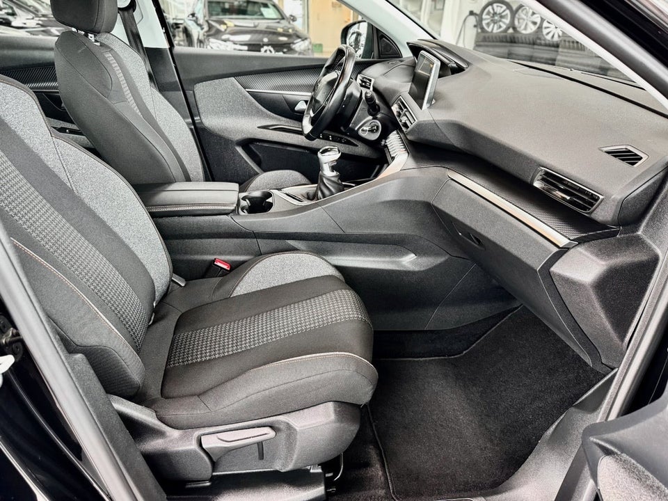 Peugeot 3008 1,2 e-THP 130 Active 5d