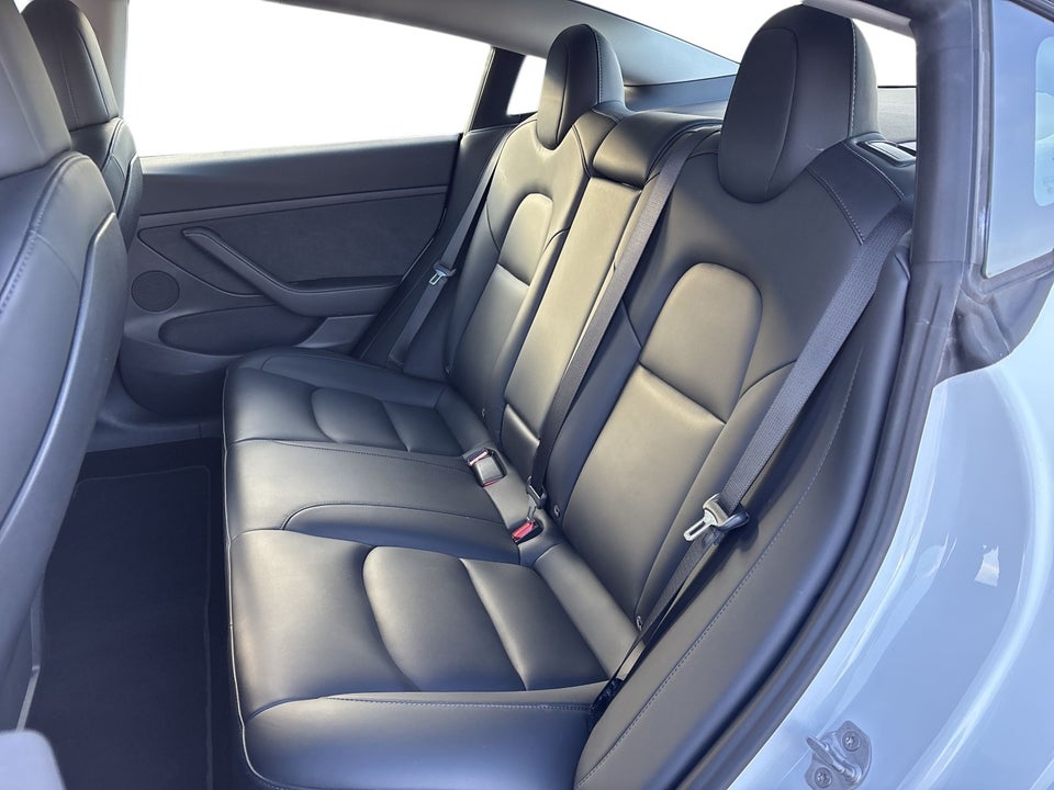 Tesla Model 3 Standard Range+ RWD 4d