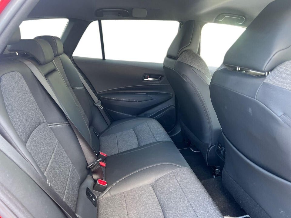 Toyota Corolla 1,8 Hybrid Style Touring Sports e-CVT 5d