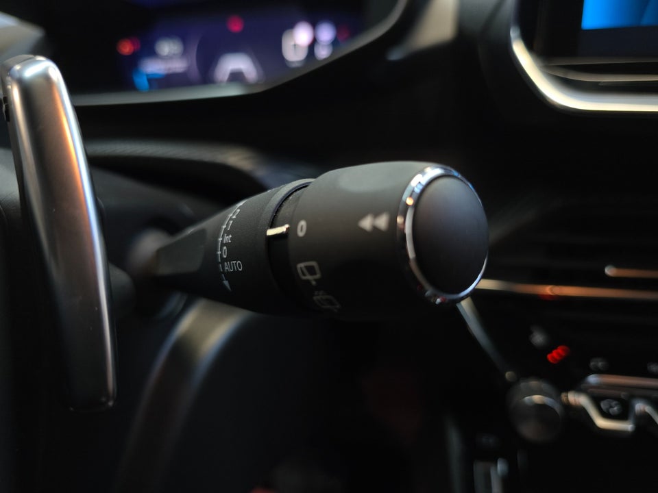 Peugeot 208 1,2 PureTech 100 Allure EAT8 5d