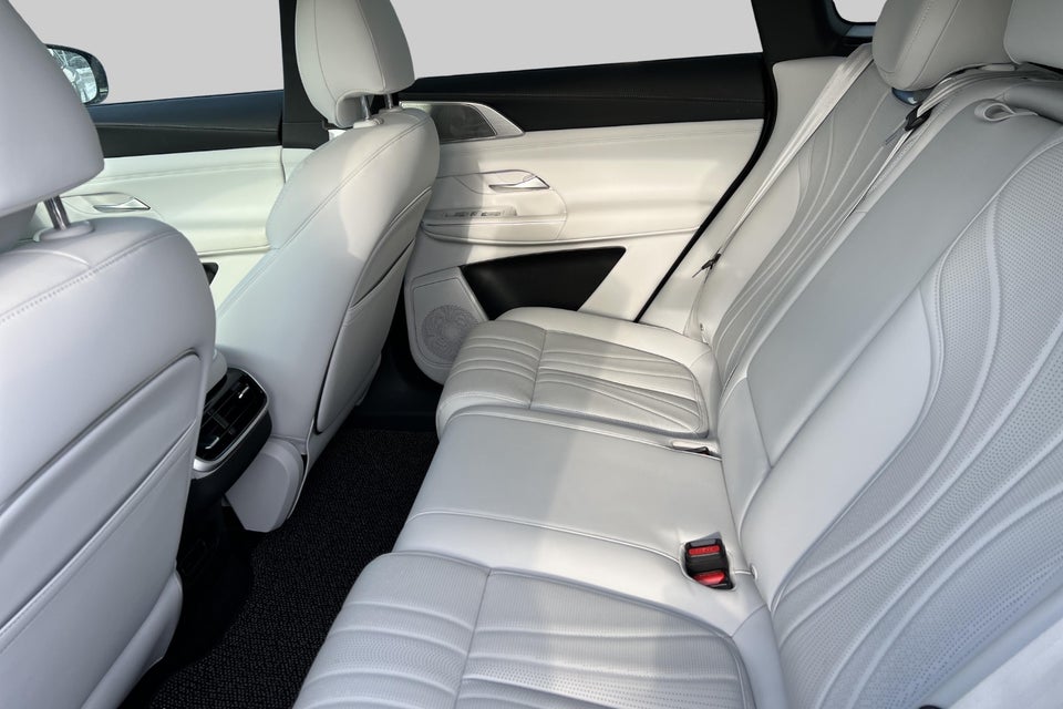 Xpeng G9 Standard Range 5d