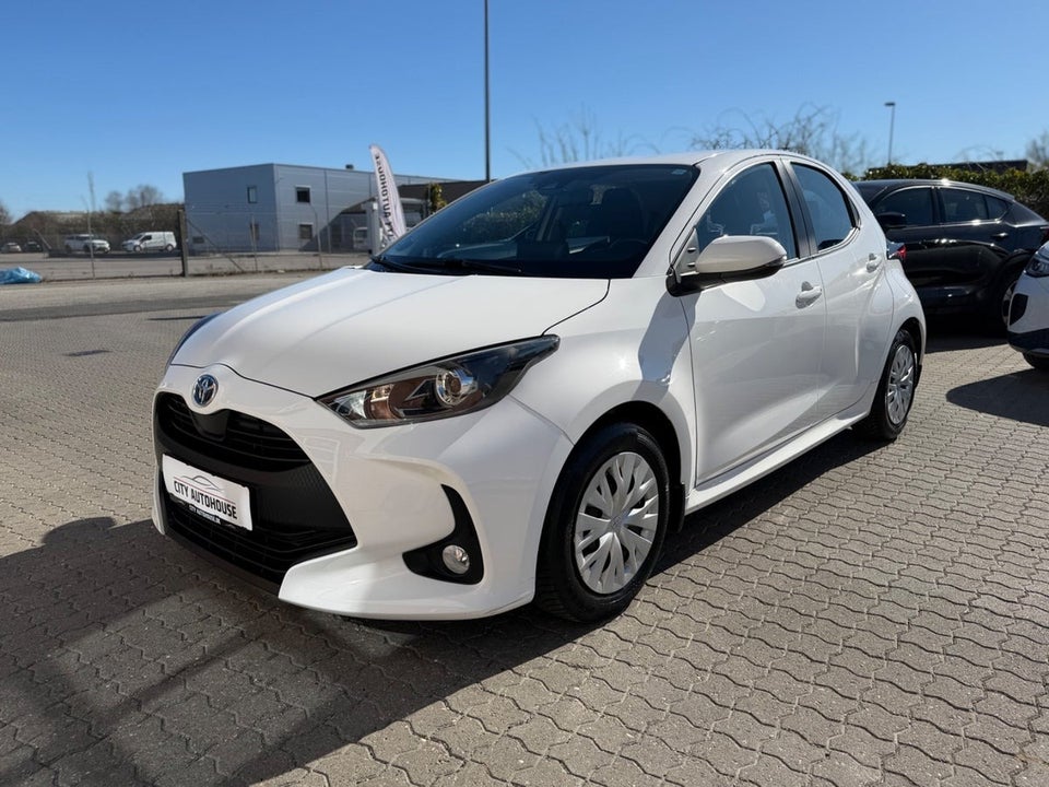 Toyota Yaris 1,5 Hybrid H3 e-CVT 5d