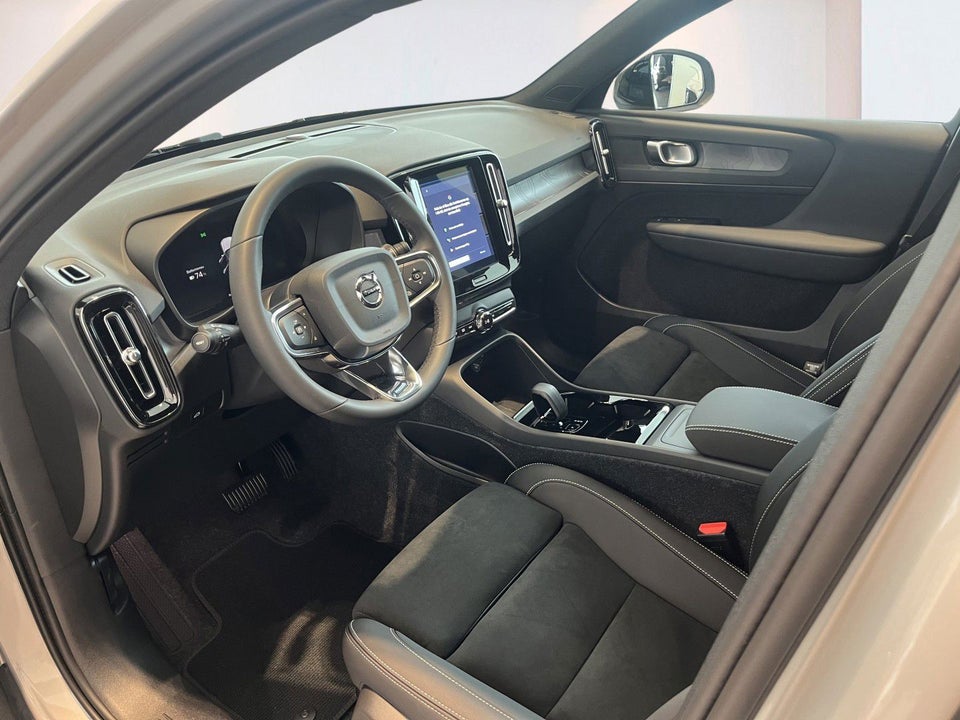 Volvo XC40 ReCharge Extended Range Plus 5d