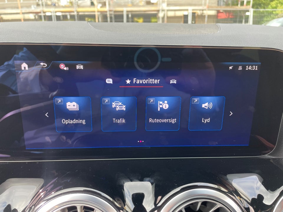 Mercedes EQA300 Progressive 4Matic 5d