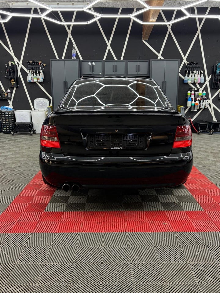 Audi A4 1,8 T quattro 4d