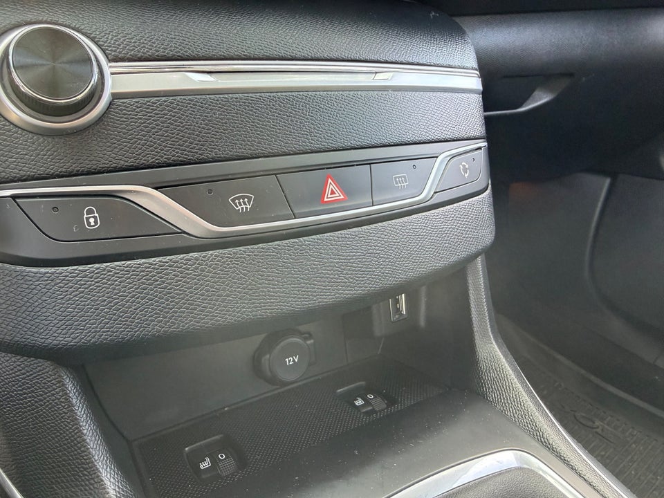 Peugeot 308 1,2 e-THP 130 Allure Sky 5d