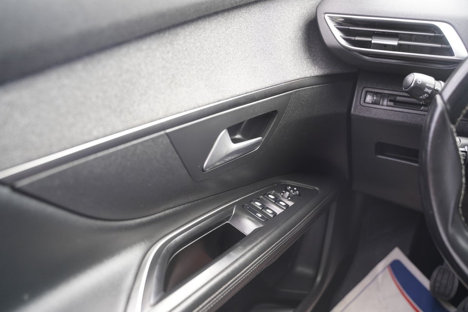 Peugeot 5008 1,2 PureTech 130 Allure 7prs 5d