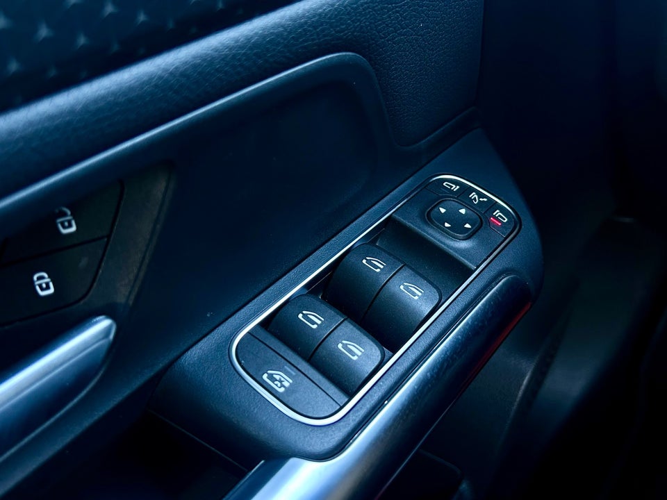 Mercedes EQA300 Progressive 4Matic 5d