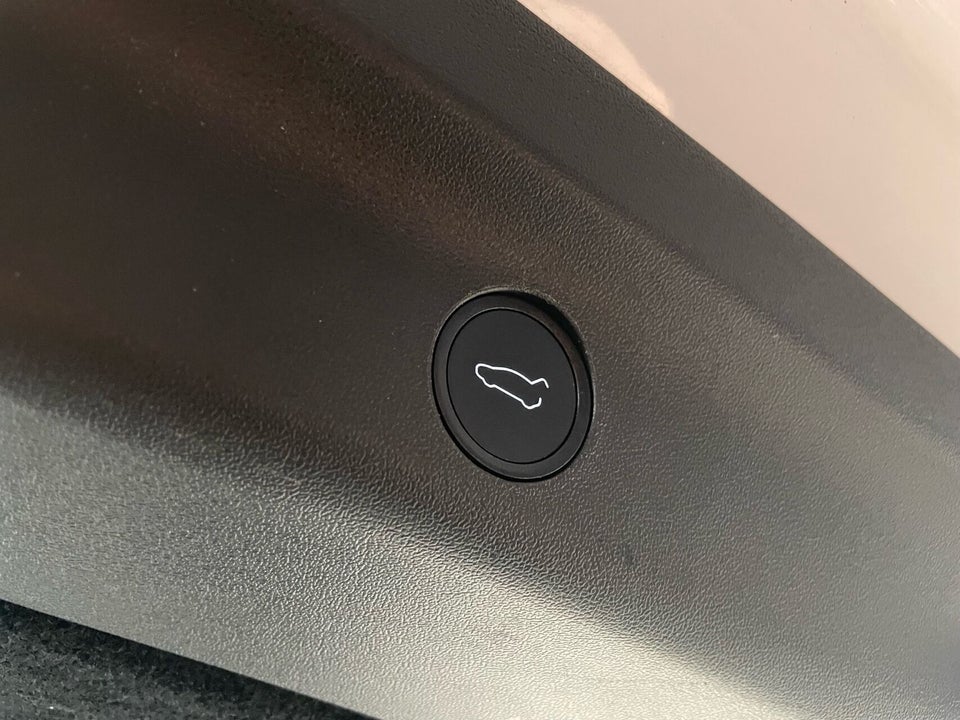 Tesla Model Y Long Range AWD 5d