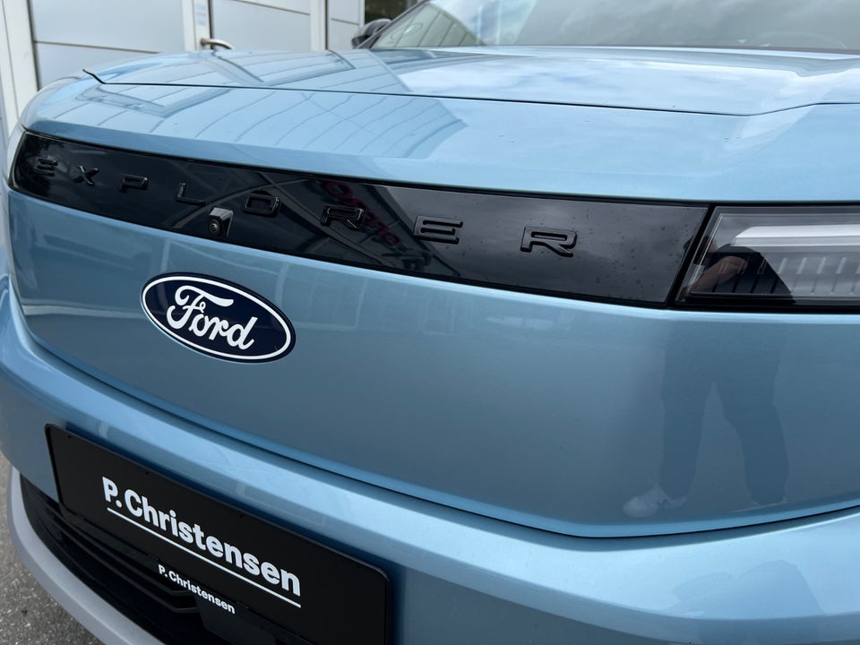 Ford Explorer 82 Premium Extended Range 5d