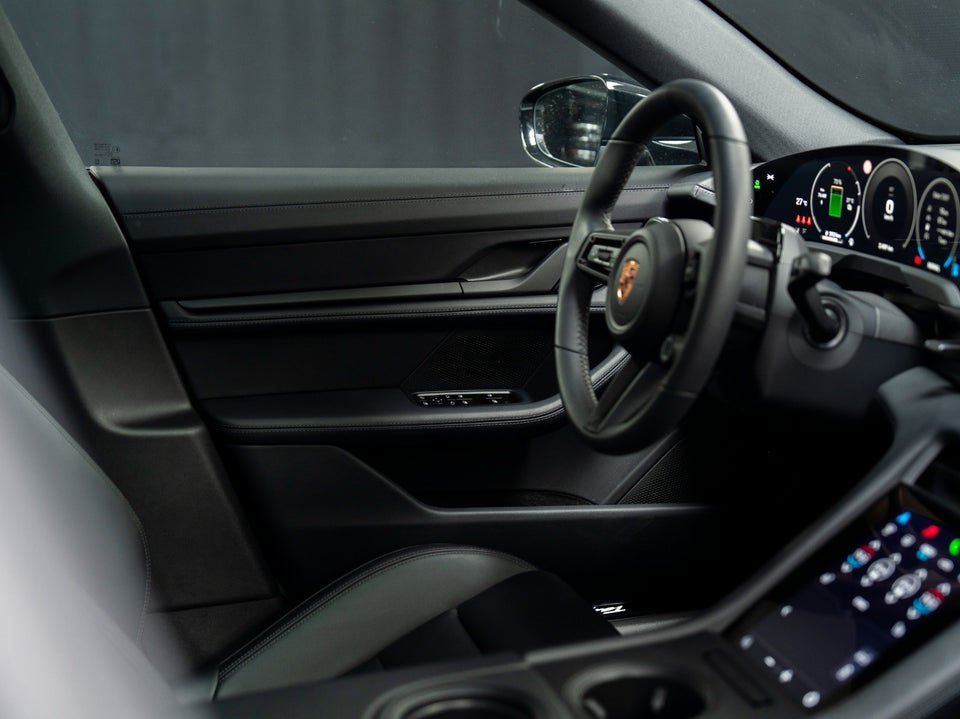 Porsche Taycan Performance+ Black Edition 4d