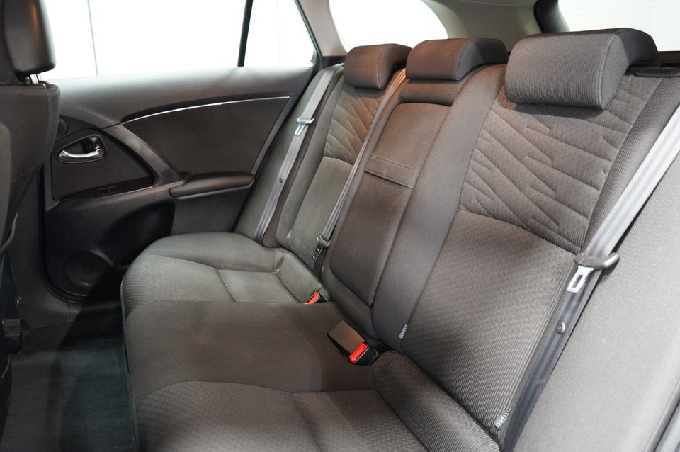 Toyota Avensis 2,0 VVT-i T3 stc. 5d
