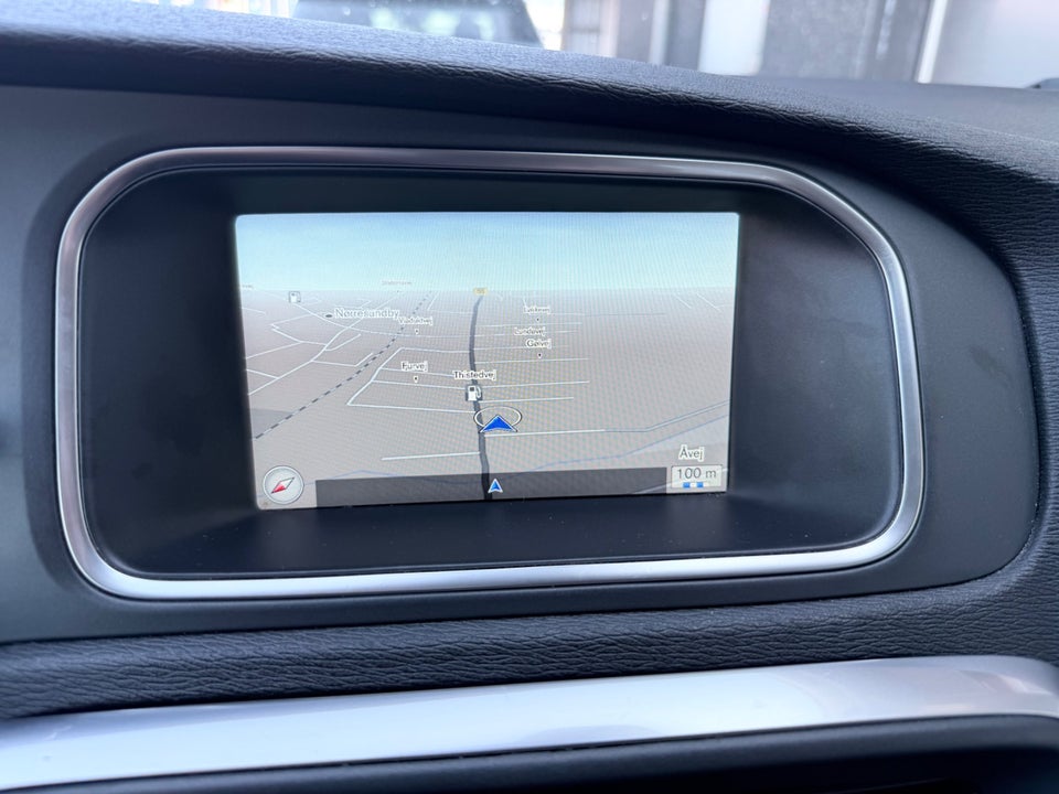 Volvo V40 CC 1,6 D2 115 Momentum 5d