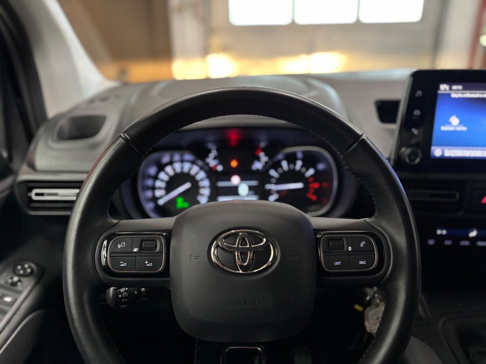 Toyota ProAce City Verso 1,2 T 110 Medium Family 5d