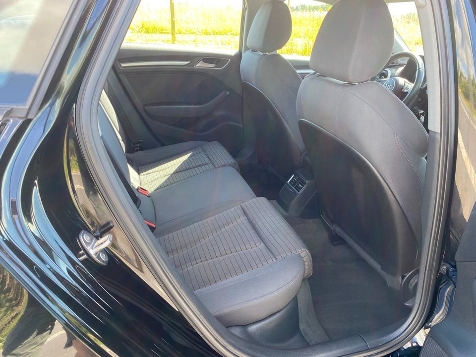 Audi A3 35 TDi S-line S-tr. 4d
