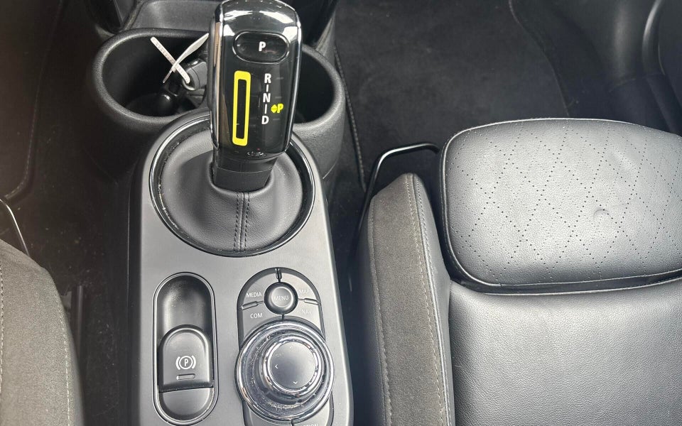 MINI Cooper SE Yours Trim 3d