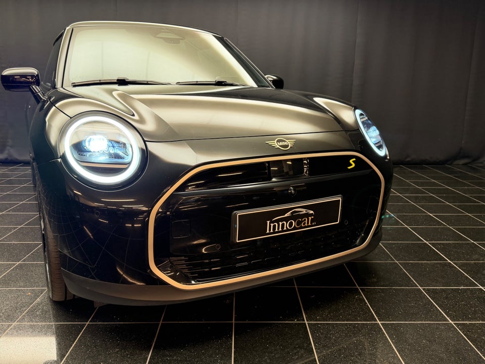MINI Cooper SE Favoured Trim XL 3d