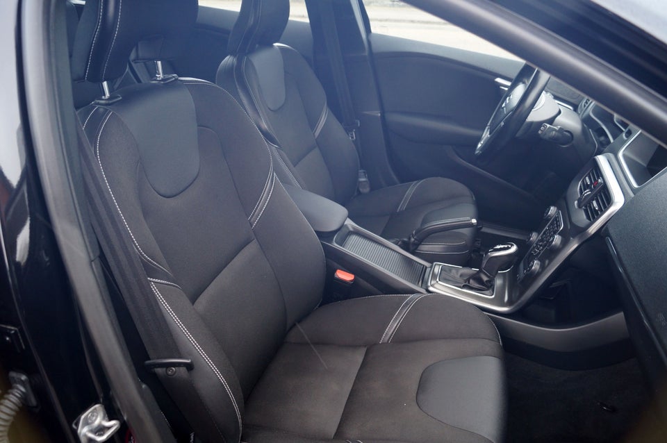 Volvo V40 1,6 D2 115 Momentum aut. 5d
