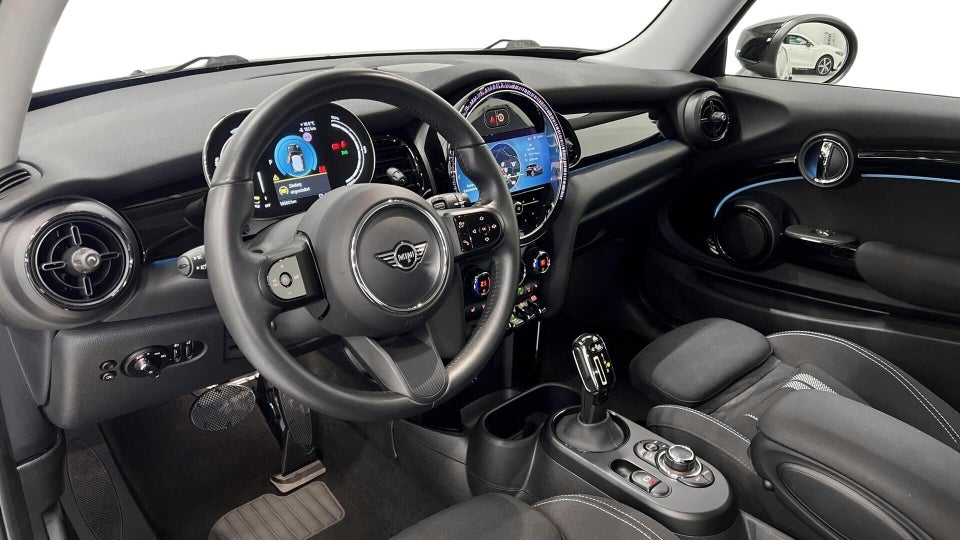 MINI Cooper SE Essential 3d