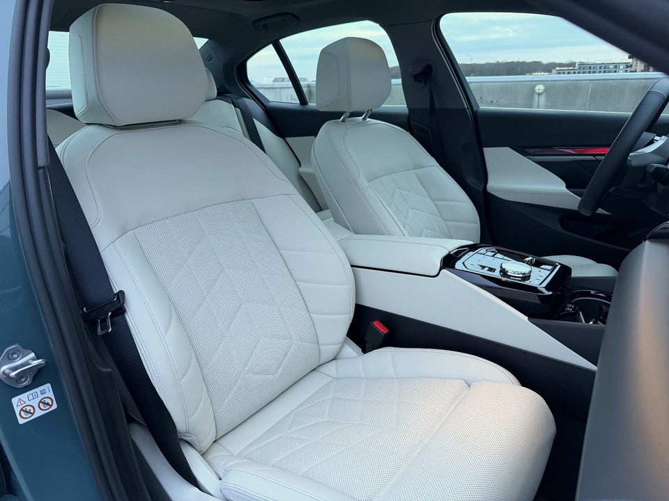 BMW i5 eDrive40 Fully Charged 4d