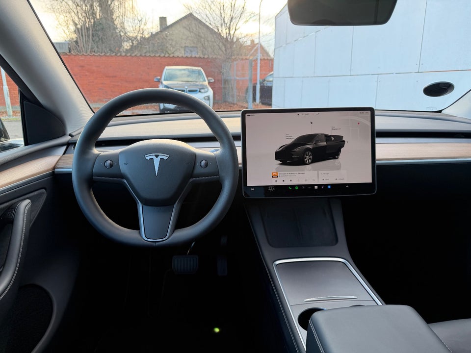 Tesla Model Y RWD 5d