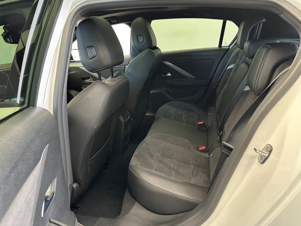 Opel Astra-e 54 Ultimate 5d