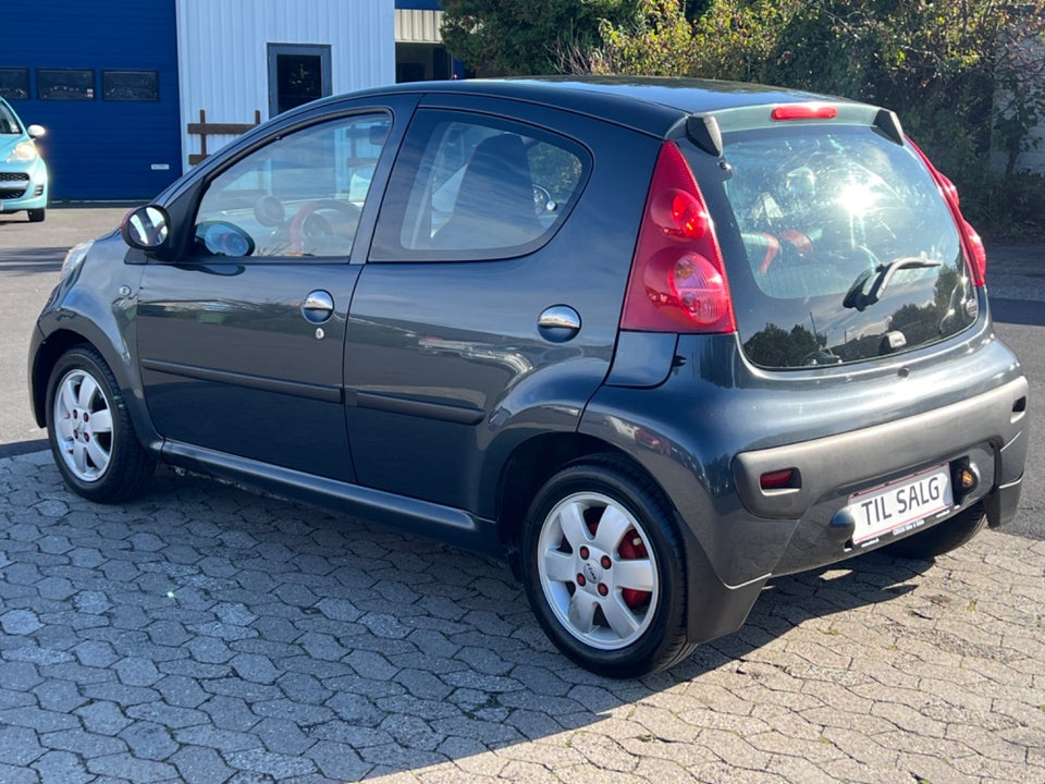 Peugeot 107 1,0 Urban 5d