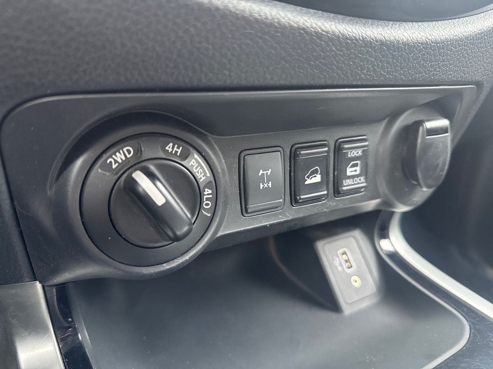 Nissan Navara 2,3 dCi 190 Db.Kab N-Guard aut. 4d