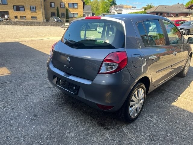 Renault Clio III 1,2 16V Authentique 5d