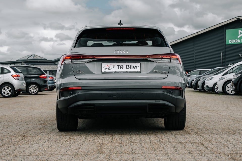 Audi Q4 e-tron 45 quattro 5d
