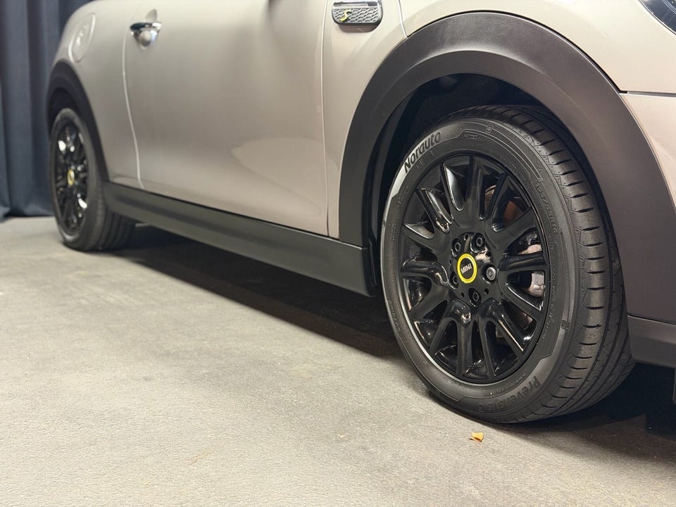 MINI Cooper SE Essential 3d