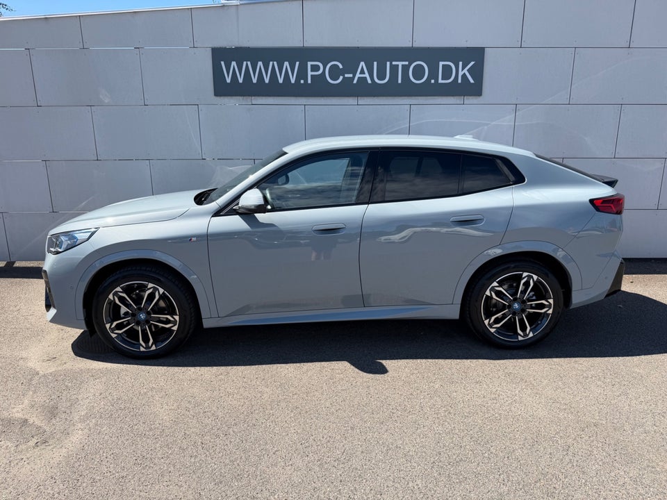 BMW iX2 eDrive20 Fully Charged M-Sport 5d