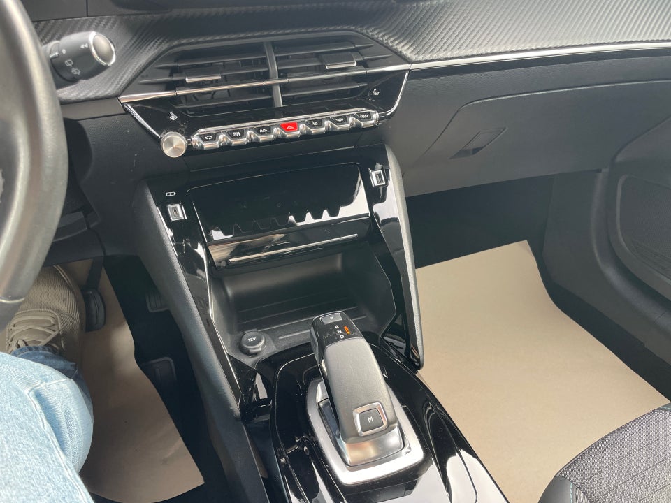 Peugeot 208 1,2 PureTech 100 Allure+ EAT8 5d