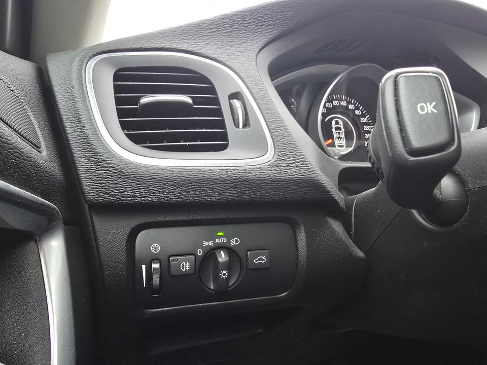 Volvo V40 2,0 D2 120 Momentum 5d