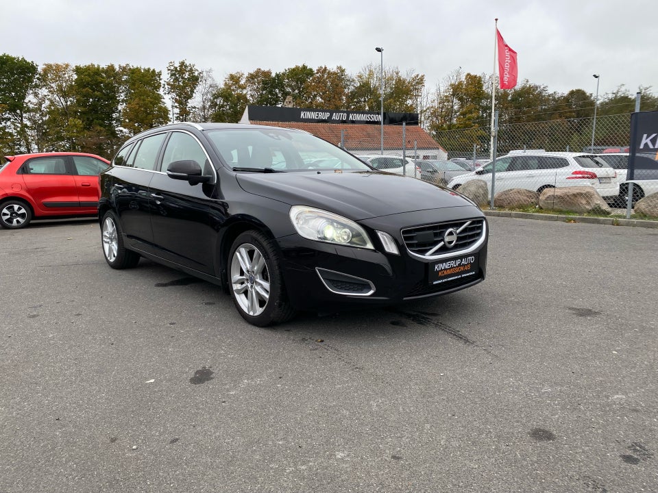 Volvo V60 1,6 T4 180 Summum aut. 5d