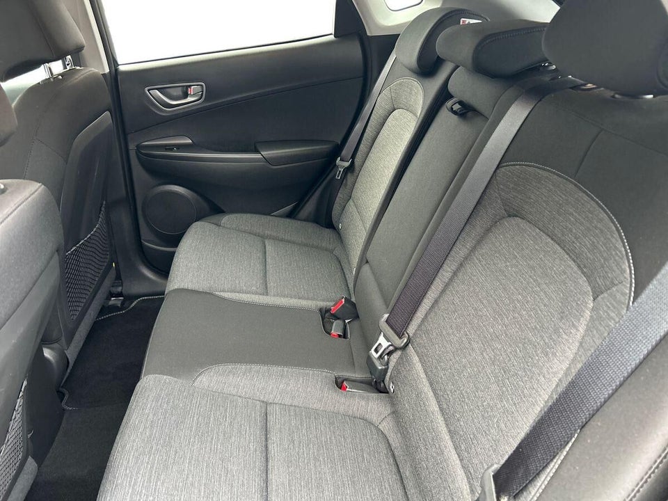 Hyundai Kona 64 EV Essential 5d