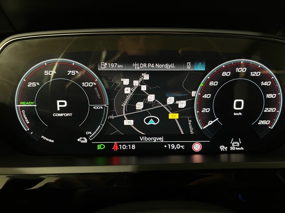 Audi Q8 e-tron 55 Advanced quattro 5d
