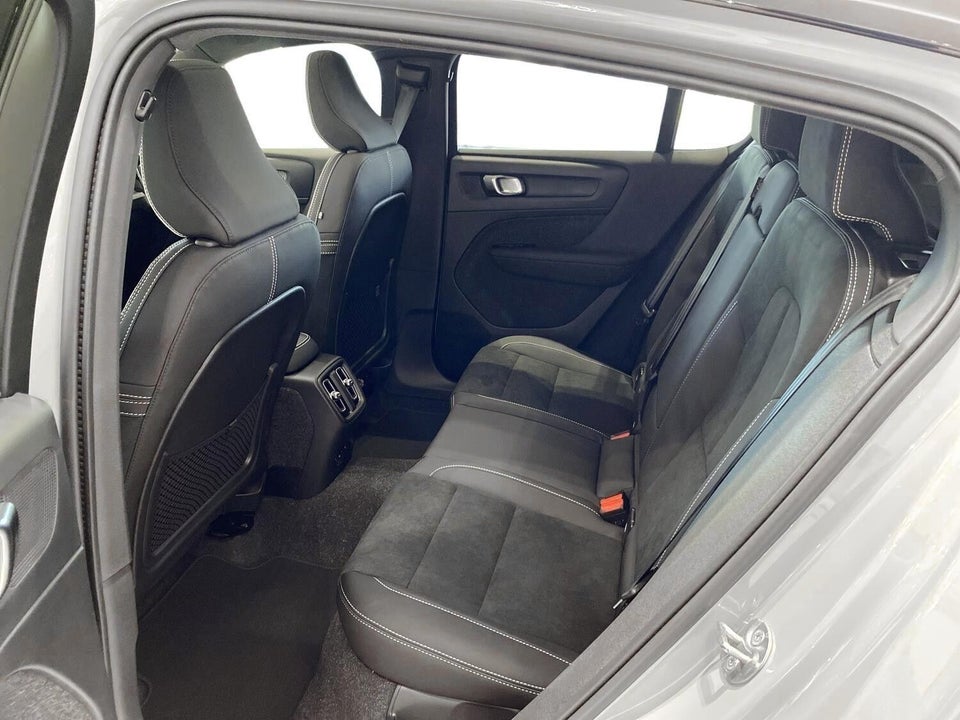 Volvo EC40 Extended Range Black Edition Excess 5d