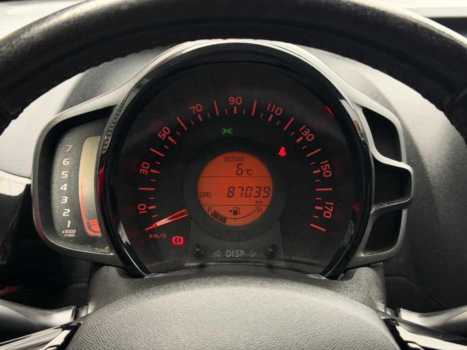 Toyota Aygo 1,0 VVT-i x-play 5d