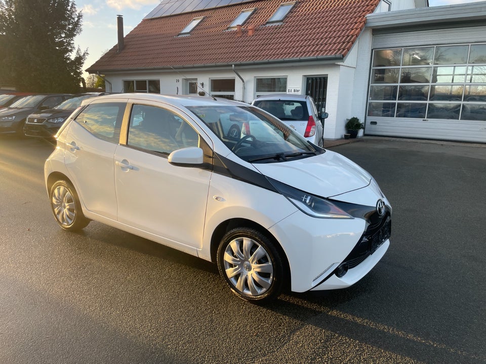 Toyota Aygo 1,0 VVT-i x-play 5d