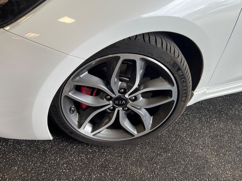 Kia Ceed 1,6 T-GDi GT Advance 5d