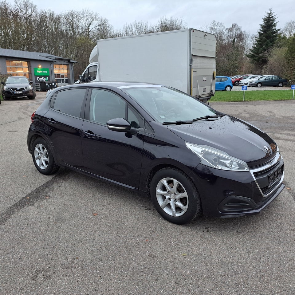 Peugeot 208 1,2 VTi 82 Allure Sky 5d