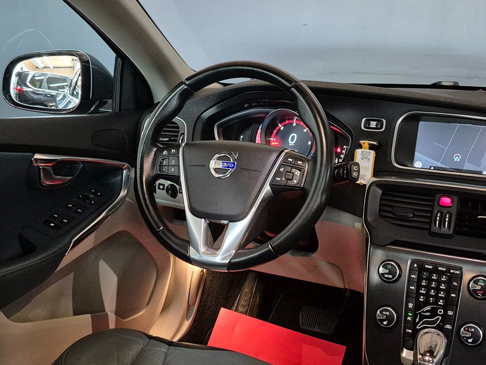 Volvo V40 2,0 D3 150 Summum aut. 5d